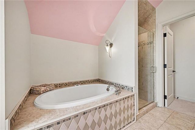6924 Watson's Country Lane, Parkville, MO 64152