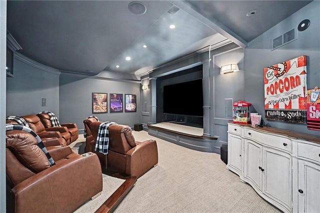 6924 Watson's Country Lane, Parkville, MO 64152
