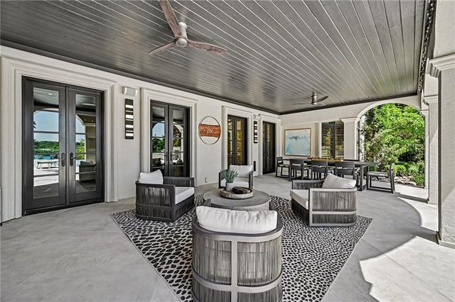 6924 Watson's Country Lane, Parkville, MO 64152