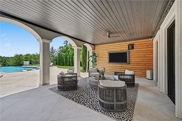 6924 Watson's Country Lane, Parkville, MO 64152