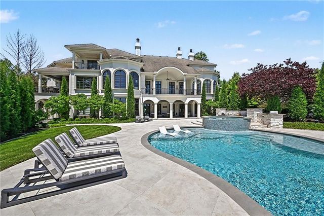6924 Watson's Country Lane, Parkville, MO 64152