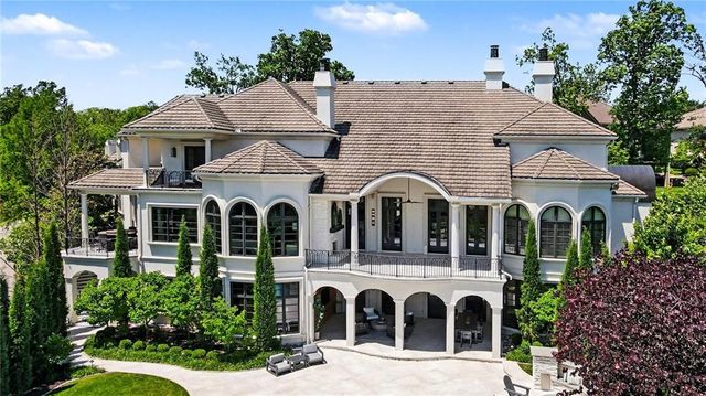 6924 Watson's Country Lane, Parkville, MO 64152