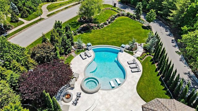6924 Watson's Country Lane, Parkville, MO 64152