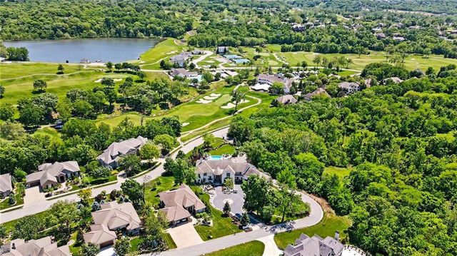 6924 Watson's Country Lane, Parkville, MO 64152
