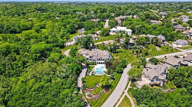 6924 Watson's Country Lane, Parkville, MO 64152