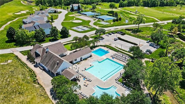 6924 Watson's Country Lane, Parkville, MO 64152
