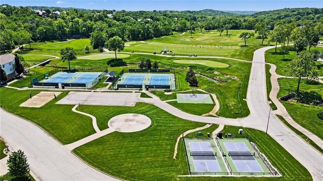 6924 Watson's Country Lane, Parkville, MO 64152