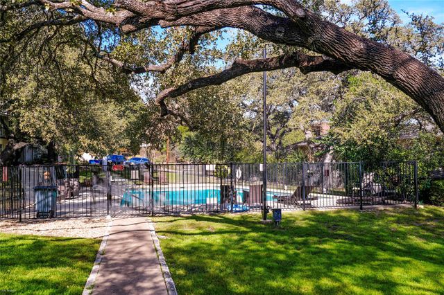 5326 Balcones DR D, Austin, TX 78731