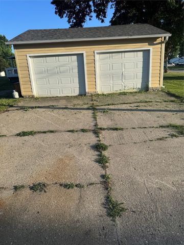 924 E 9th Street N, Newton, IA 50208