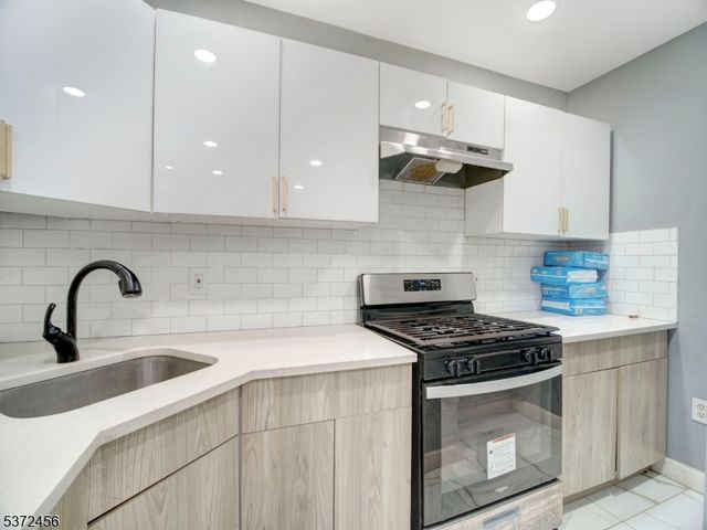 67 9Th Ave, East Orange City, NJ 07018