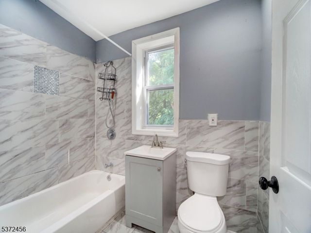 67 9Th Ave, East Orange City, NJ 07018