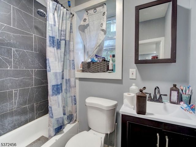 67 9Th Ave, East Orange City, NJ 07018