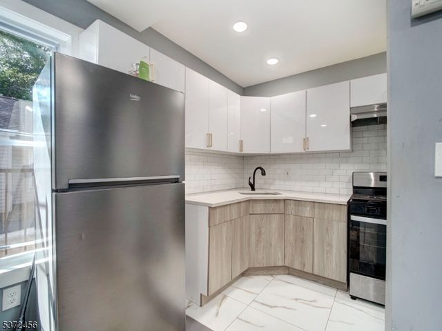 67 9Th Ave, East Orange City, NJ 07018