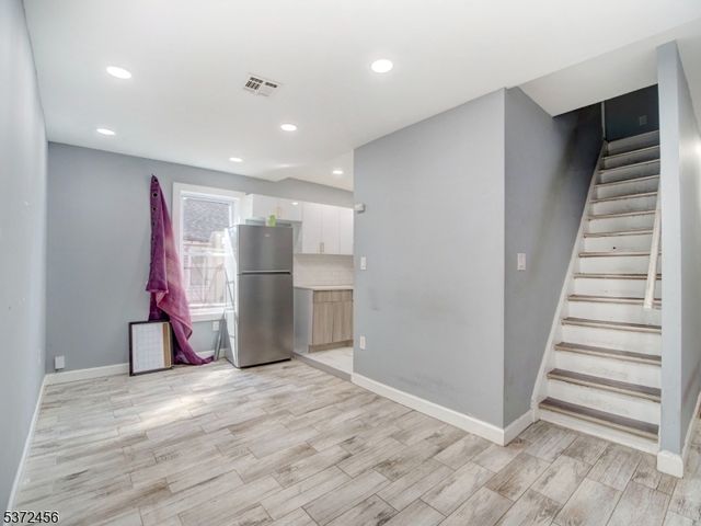 67 9Th Ave, East Orange City, NJ 07018