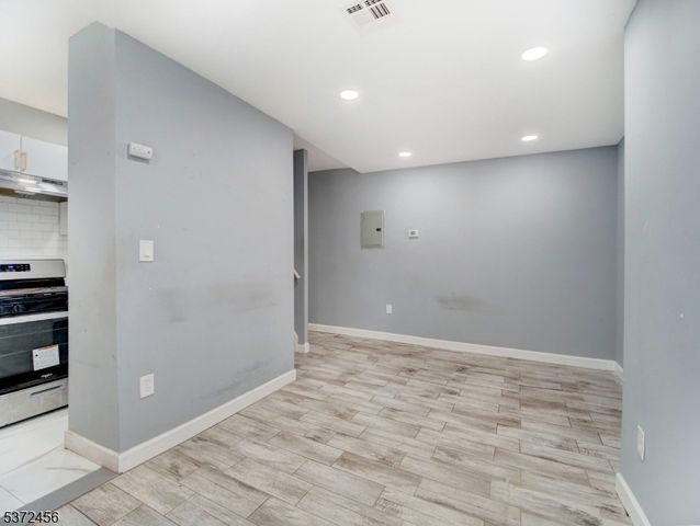 67 9Th Ave, East Orange City, NJ 07018