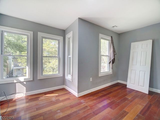 67 9Th Ave, East Orange City, NJ 07018