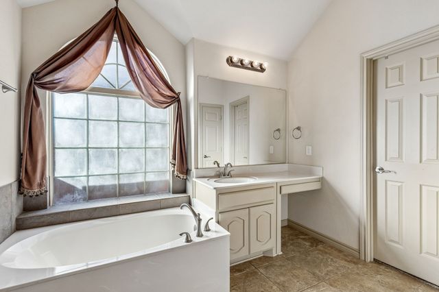 9628 Makiposa Lane, Fort Worth, TX 76177