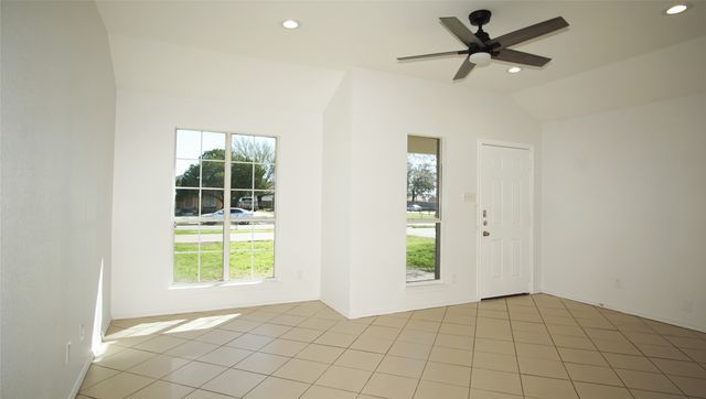 319 13th Street, Grand Prairie, TX 75051