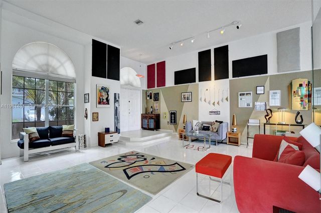 11585 N Quayside Dr, Cooper City, FL 33026