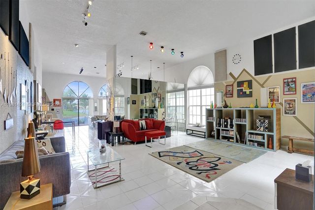 11585 N Quayside Dr, Cooper City, FL 33026