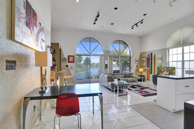 11585 N Quayside Dr, Cooper City, FL 33026