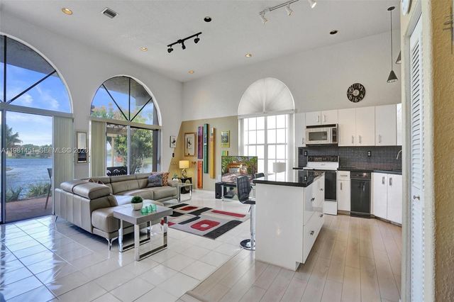 11585 N Quayside Dr, Cooper City, FL 33026