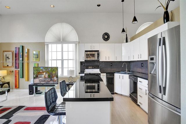 11585 N Quayside Dr, Cooper City, FL 33026