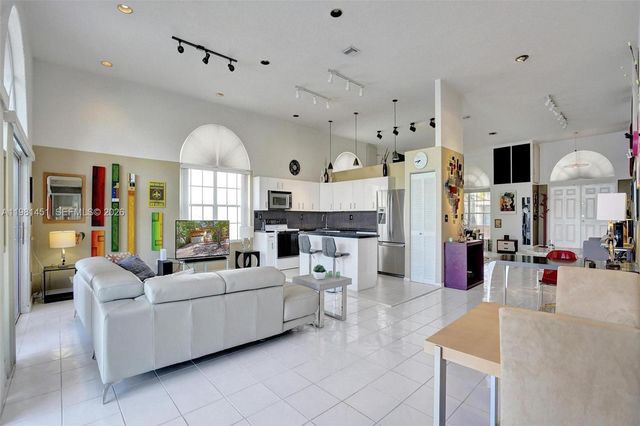 11585 N Quayside Dr, Cooper City, FL 33026