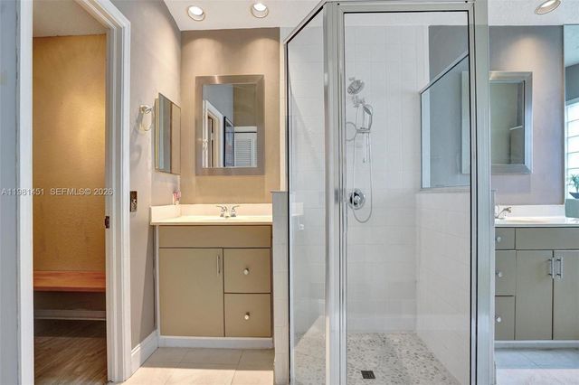 11585 N Quayside Dr, Cooper City, FL 33026