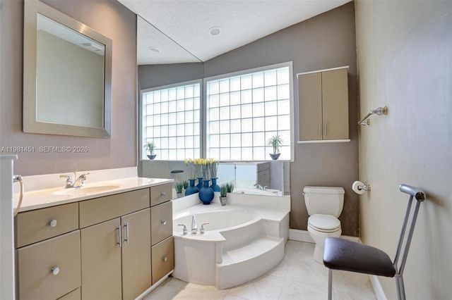 11585 N Quayside Dr, Cooper City, FL 33026