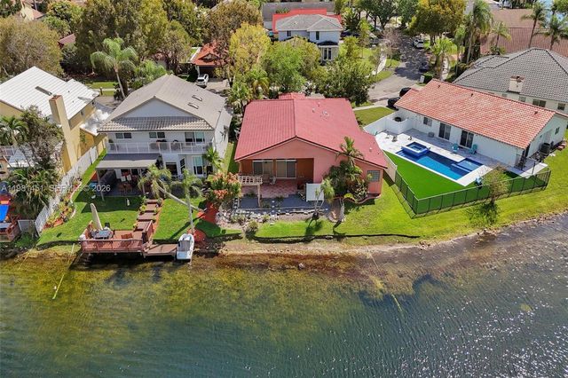 11585 N Quayside Dr, Cooper City, FL 33026