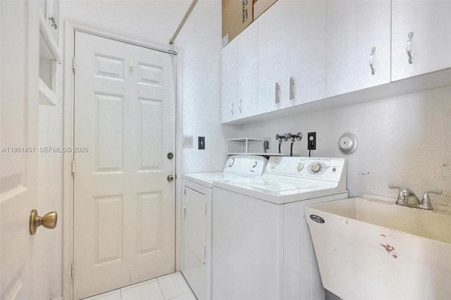 11585 N Quayside Dr, Cooper City, FL 33026