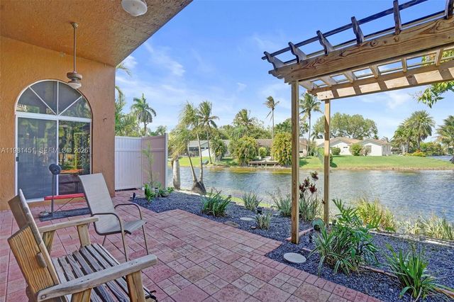 11585 N Quayside Dr, Cooper City, FL 33026