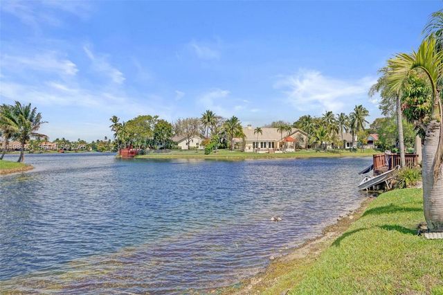 11585 N Quayside Dr, Cooper City, FL 33026