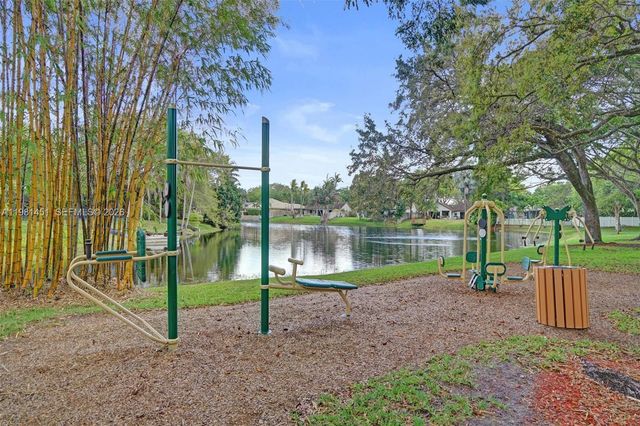 11585 N Quayside Dr, Cooper City, FL 33026