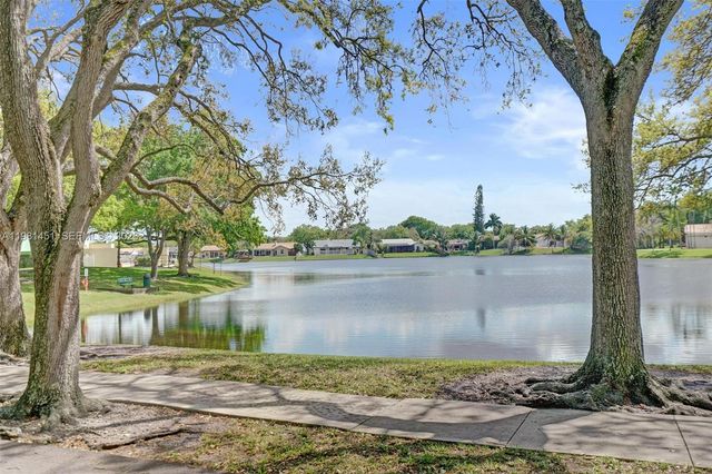 11585 N Quayside Dr, Cooper City, FL 33026