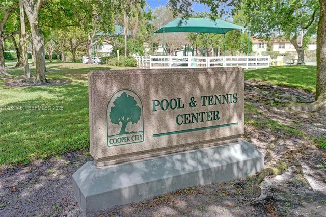 11585 N Quayside Dr, Cooper City, FL 33026