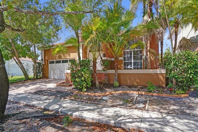 11585 N Quayside Dr, Cooper City, FL 33026