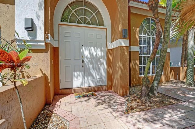 11585 N Quayside Dr, Cooper City, FL 33026