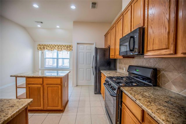 187 Fairwind Trail Dr, Conroe, TX 77385