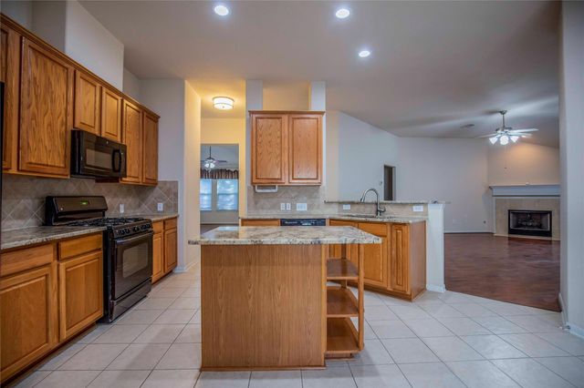 187 Fairwind Trail Dr, Conroe, TX 77385