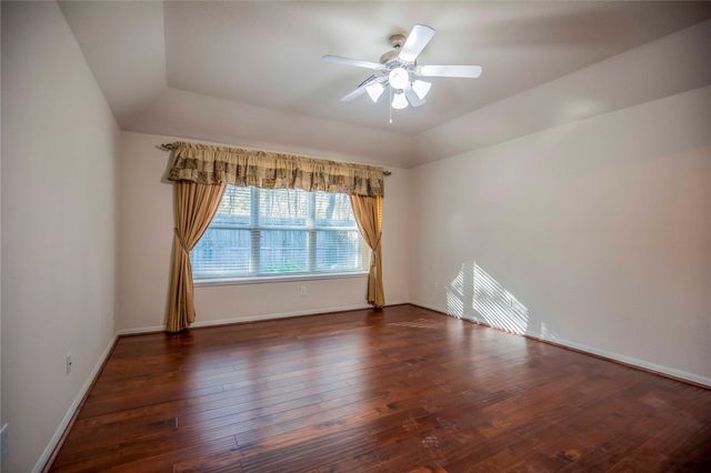 187 Fairwind Trail Dr, Conroe, TX 77385