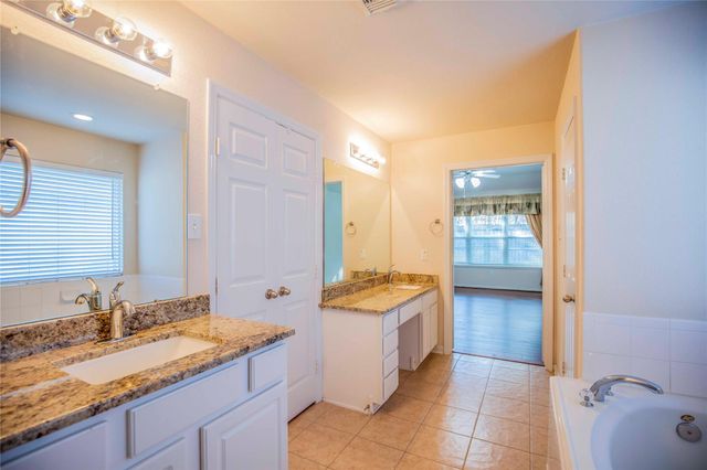 187 Fairwind Trail Dr, Conroe, TX 77385