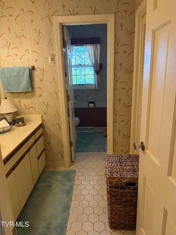 816 Wedgewood Road, Johnson City, TN 37604