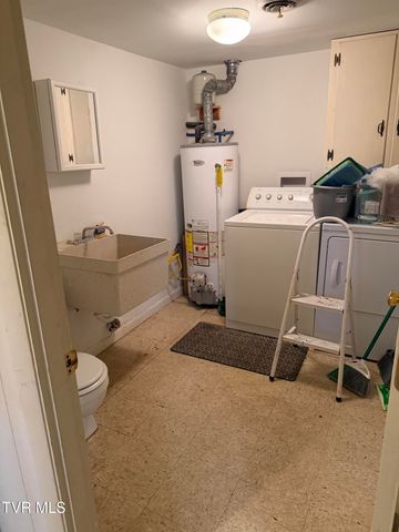 816 Wedgewood Road, Johnson City, TN 37604
