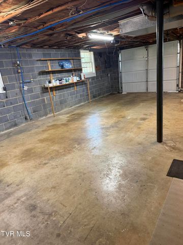 816 Wedgewood Road, Johnson City, TN 37604