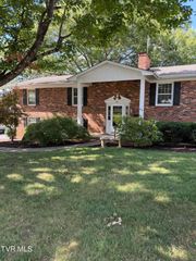 816 Wedgewood Road, Johnson City, TN 37604