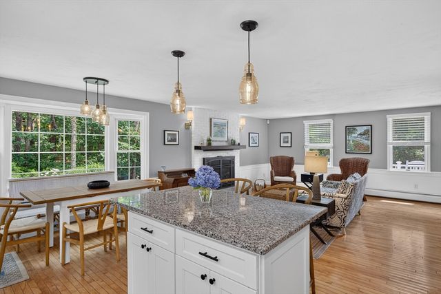 25 Marthas Ln, Harwich, MA 02645