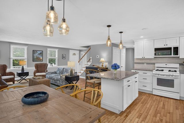 25 Marthas Ln, Harwich, MA 02645