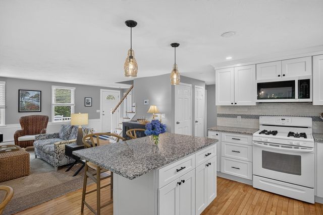 25 Marthas Ln, Harwich, MA 02645